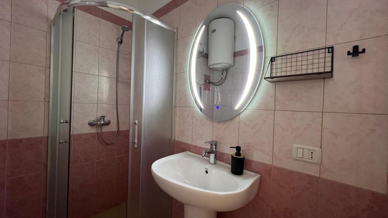 Danny Apartment Дуррес Екстер'єр фото
